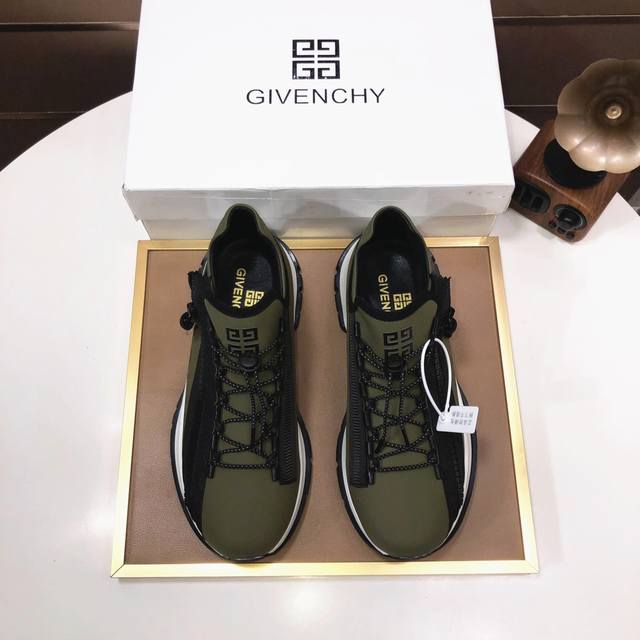 工厂 Givenchy.纪梵希 专柜同步发售鞋面：意大利进口品牌logo印花布匹 尽显奢华，透气猪皮内里加上双层组合，脚感舒适，鞋底：原厂特供气垫大底，轻便，舒